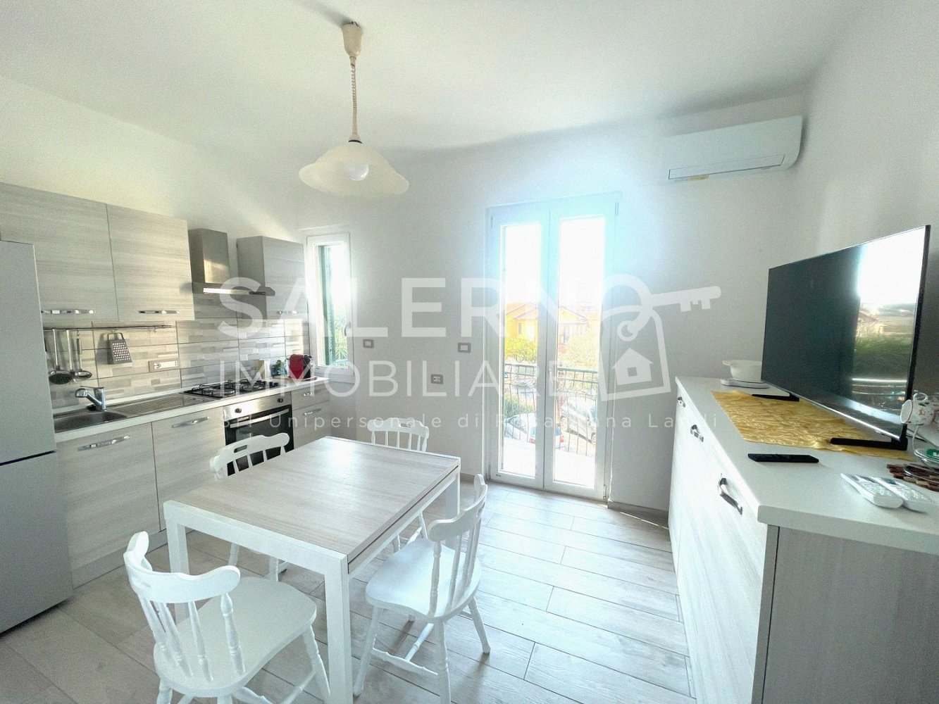 3غرفة شقة في Salerno, Italy رقم 71420