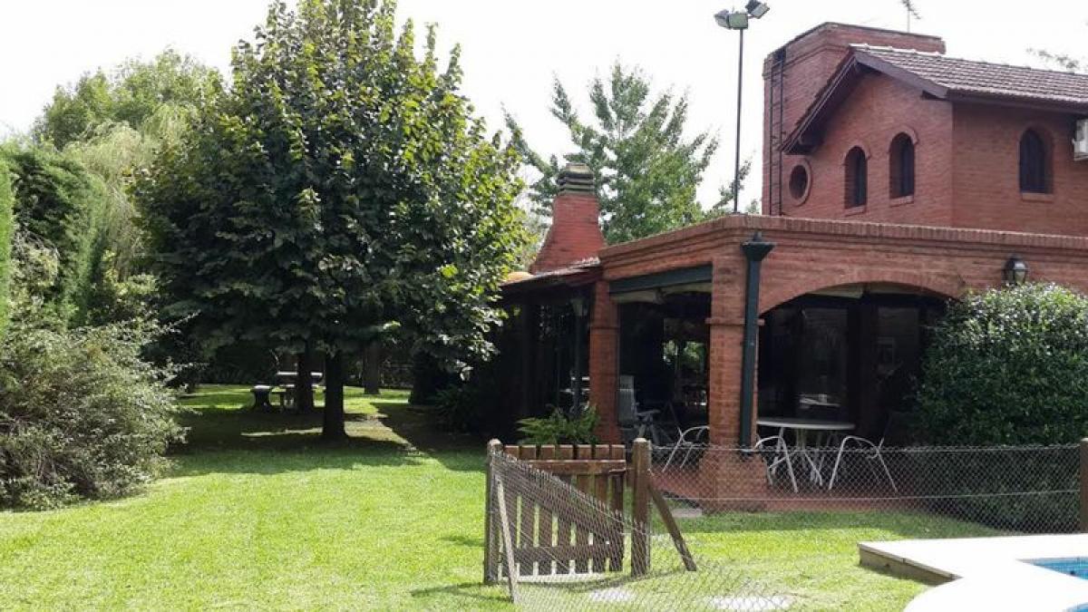 4 bedrooms House in Moreno, Argentina No. 100068