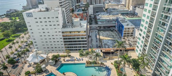 1 dormitorio propiedad comercial en venta en Miami, Miami-Dade, Florida, USA № 615207 2
