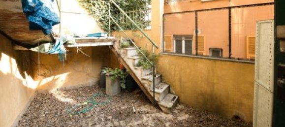 Apartamento de 2 dormitorios en Genoa, Italy No. 140494 11