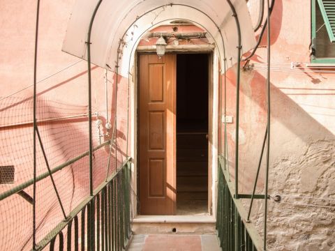 Apartamento de 2 dormitorios en Genoa, Italy No. 140494