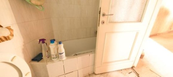 Apartamento de 2 dormitorios en Genoa, Italy No. 140494 3