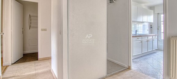 3 bedrooms Apartment in Versailles, France No. 291786 2