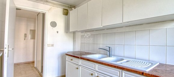 3 bedrooms Apartment in Versailles, France No. 291786 5