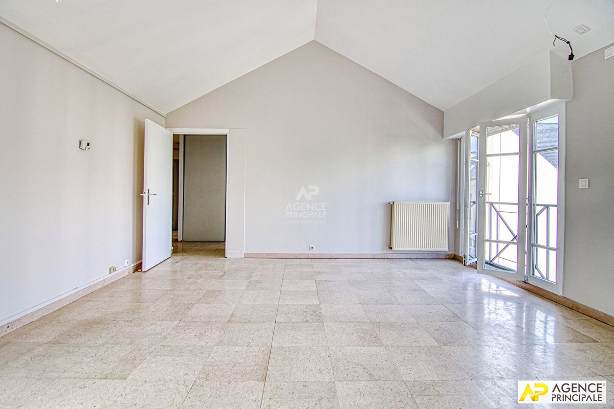 3 bedrooms Apartment in Versailles, France No. 291786