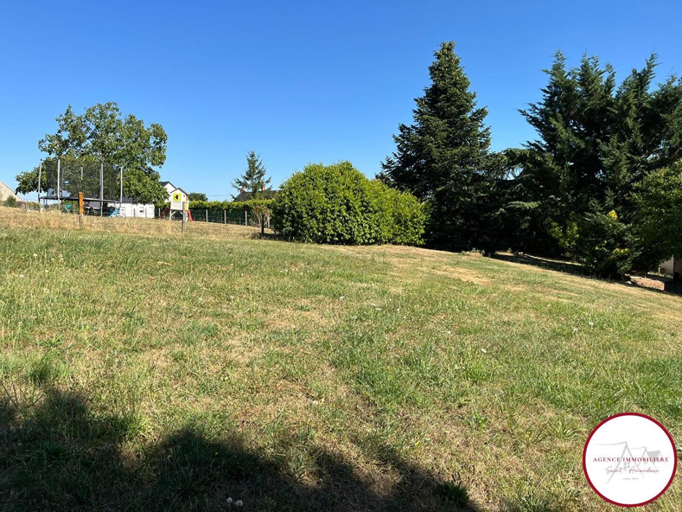  قطعة أرض في Saint-Amand-Montrond, France 1220متر مربع رقم 301488