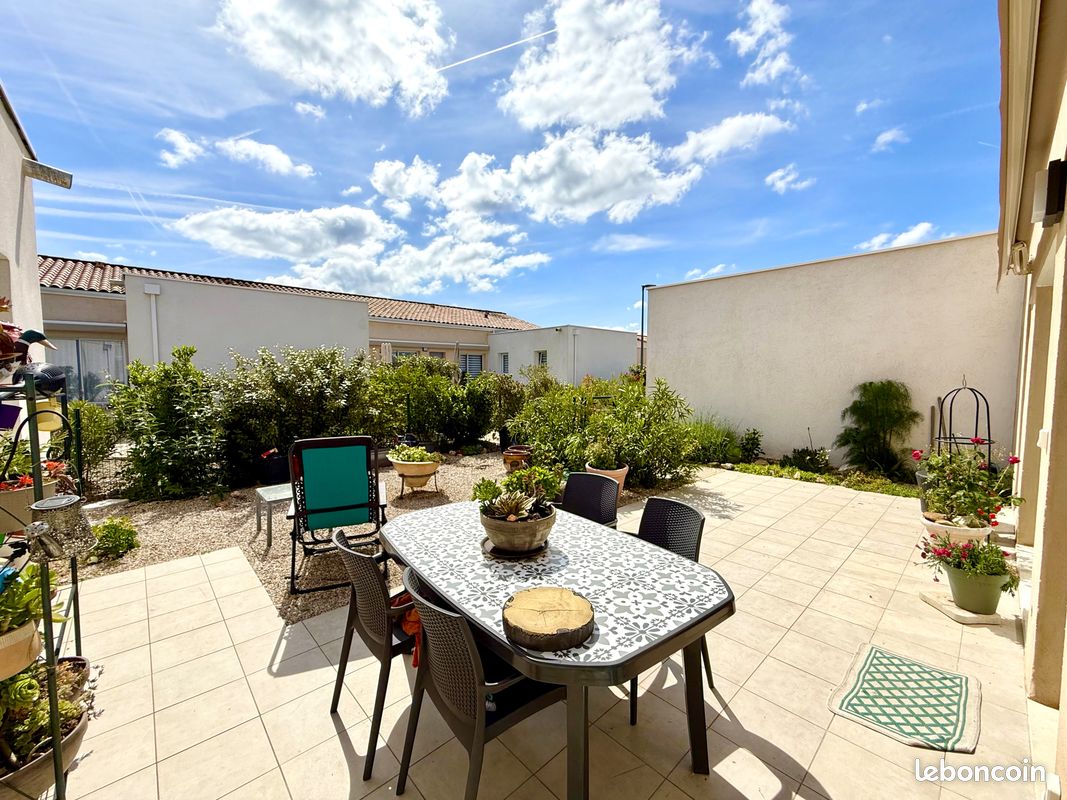 Casa de 2 dormitorios en Pourrieres, France No. 343402