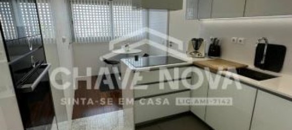3 bedrooms Apartment in Porto, Portugal No. 135474 7
