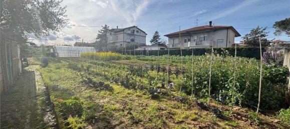 Terreno en Città Sant'Angelo, Italy 900 m² No. 77923 10