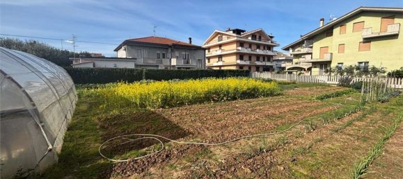Terreno en Città Sant'Angelo, Italy 900 m² No. 77923 2