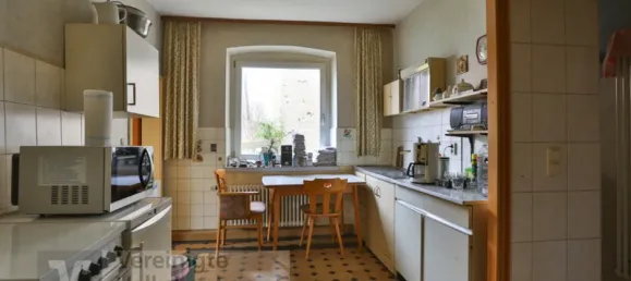 9 rooms Building in Reutlingen, Germany No. 70535 8