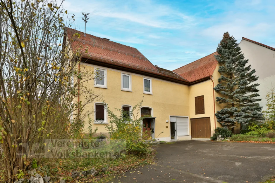 9 rooms Building in Reutlingen, Germany No. 70535