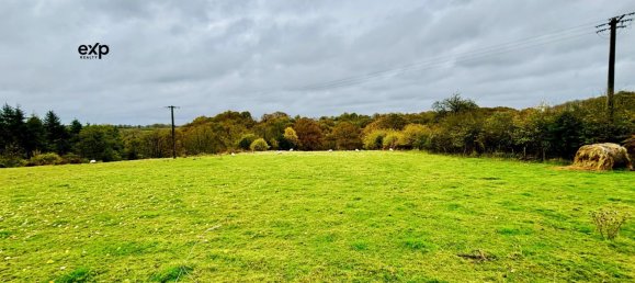  Land in Saint-Fraimbault-de-Prieres, France No. 84081 3