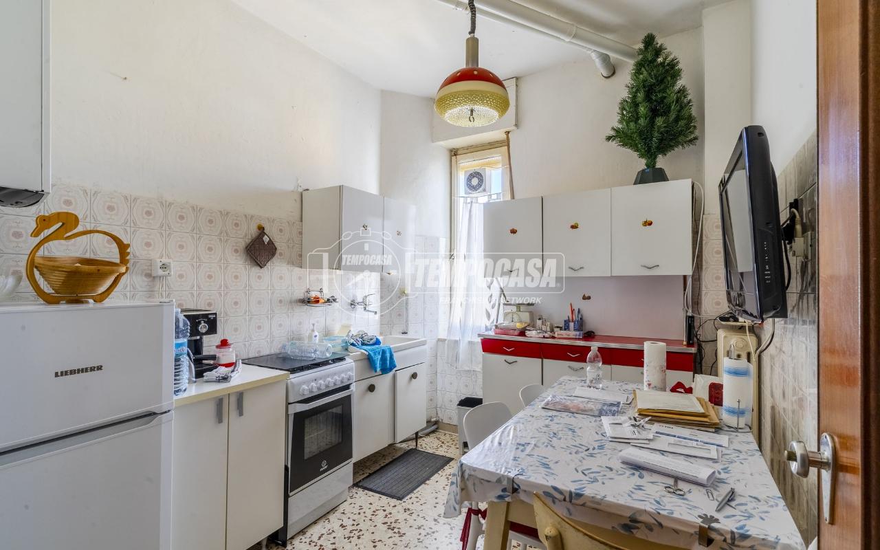3 rooms Apartment in Macerata, Italy No. 14911