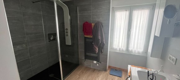 4 Schlafzimmer Haus in Laval, France, Nr. 360614 10