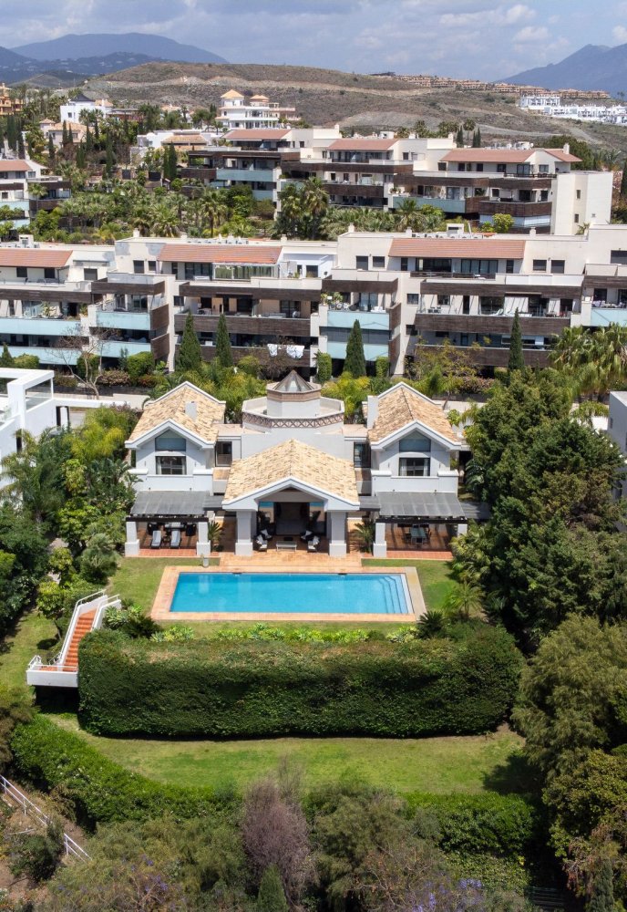 6 bedrooms Villa in Malaga, Spain No. 142764