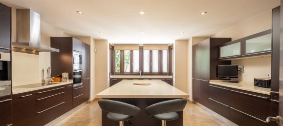 6 bedrooms Villa in Malaga, Spain No. 142764 9