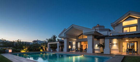 6 bedrooms Villa in Malaga, Spain No. 142764 2