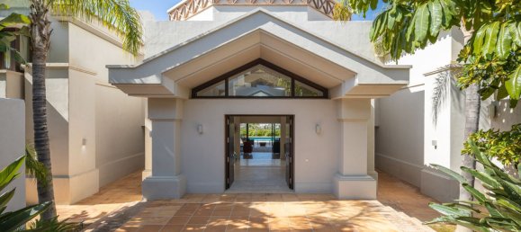 6 bedrooms Villa in Malaga, Spain No. 142764 3