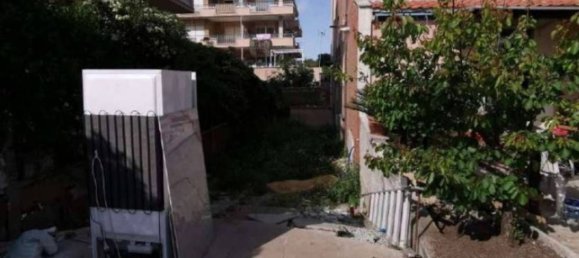 Дом с 3 комнатами в Помеция, Италия № 200782 5