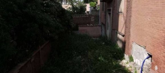 Дом с 3 комнатами в Помеция, Италия № 200782 2