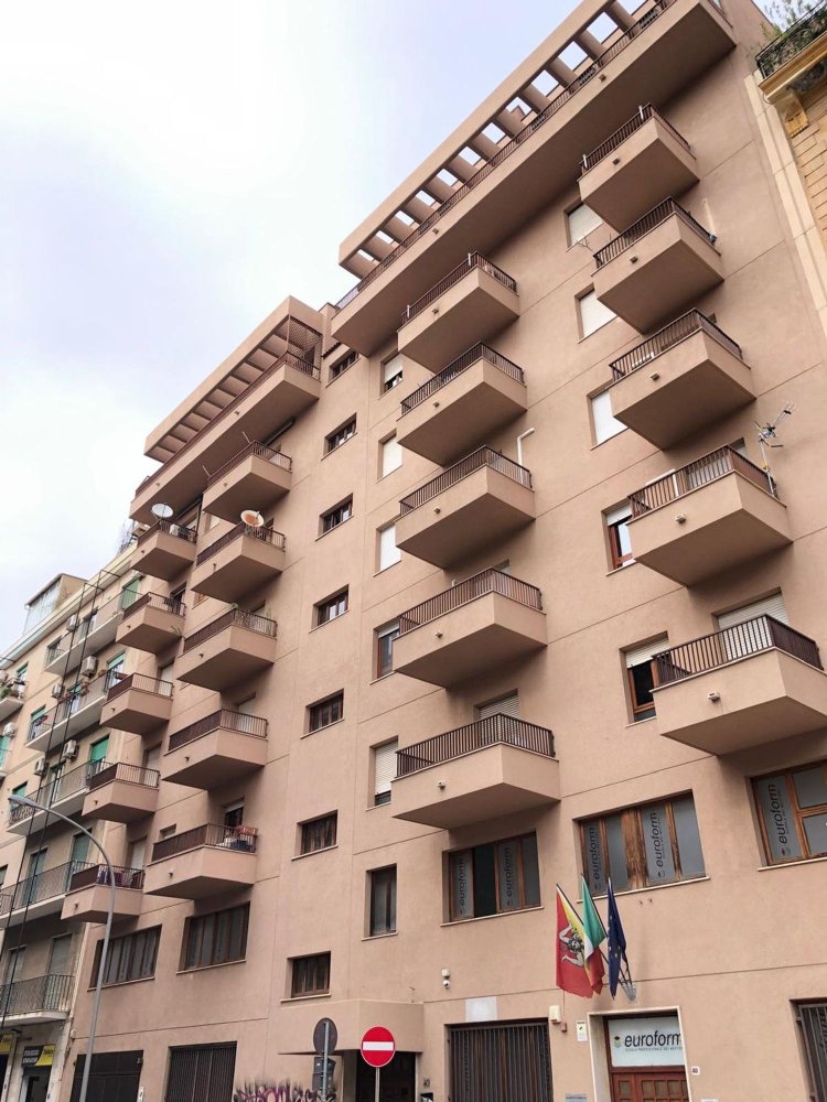 5-Zimmer Wohnung in Palermo, Italy, Nr. 51357