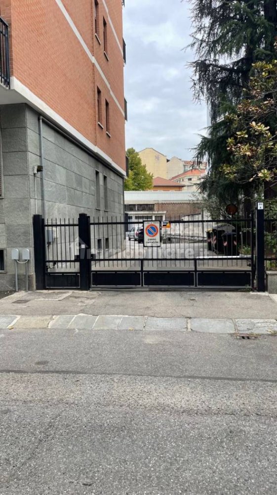  مرآب في Turin, Italy 20متر مربع رقم 350221