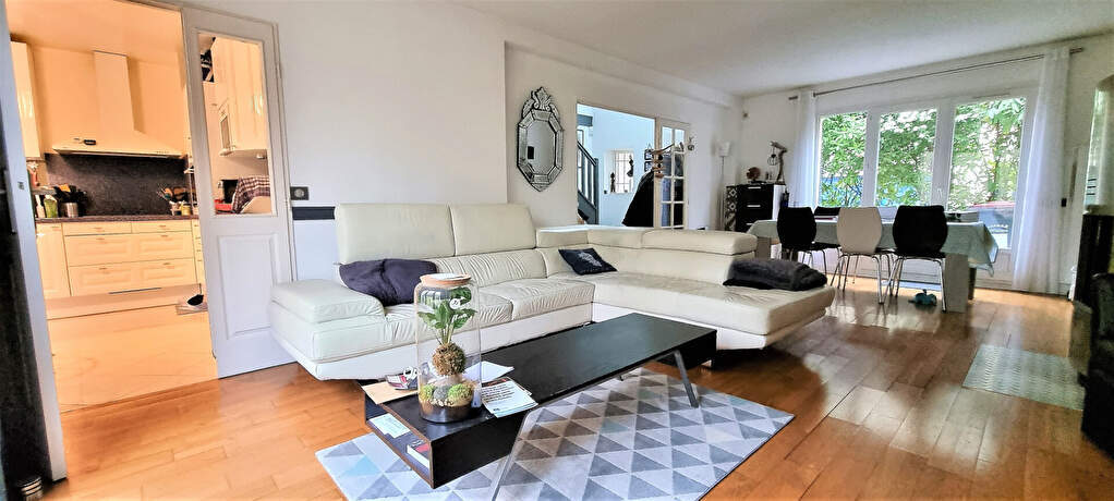 Casa de 5 dormitorios en Sucy-en-Brie, France No. 175555