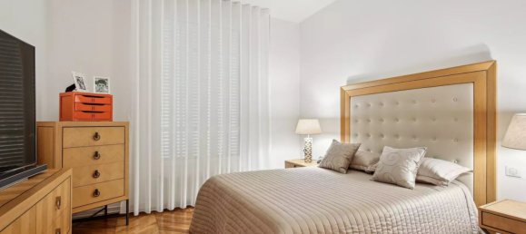 3 bedrooms Apartment in Paris, France No. 129032 8