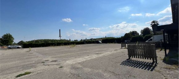 Gewerbliche Immobilie in Pinerolo, Italy 2150m², Nr. 332615 9
