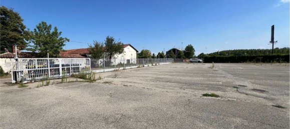 Gewerbliche Immobilie in Pinerolo, Italy 2150m², Nr. 332615 10