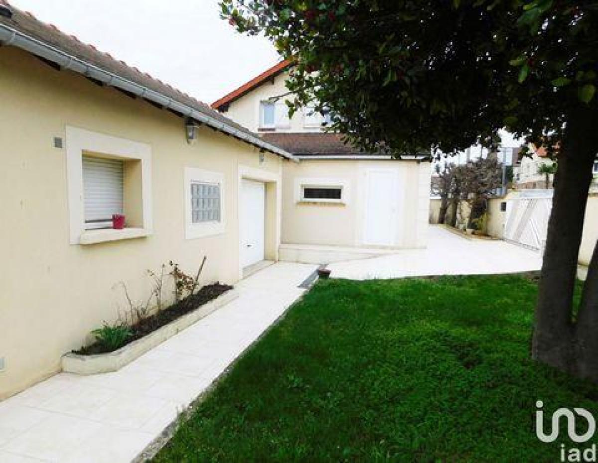 4 bedrooms House in Morangis, France No. 30691