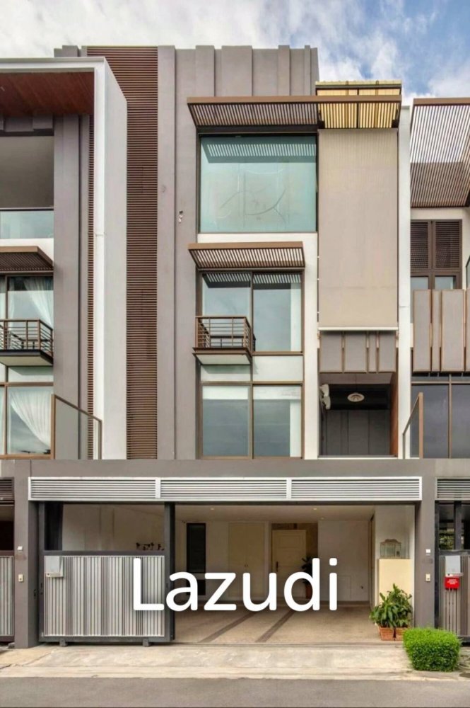 2 bedrooms Bungalow in Bangkok, Thailand No. 23463