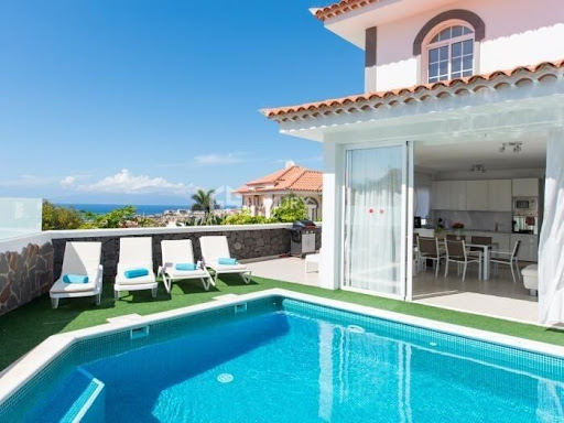 4 bedrooms Villa in Adeje, Spain No. 276378