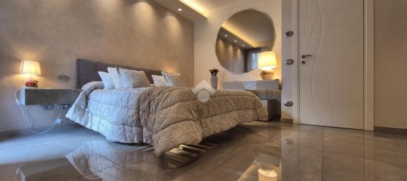 Дом с 3 комнатами в Трескоре Бальнеарио, Италия № 174220 20