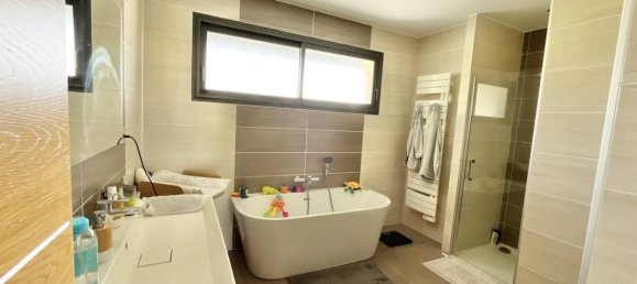 4 bedrooms House in Castelginest, France No. 338314 7