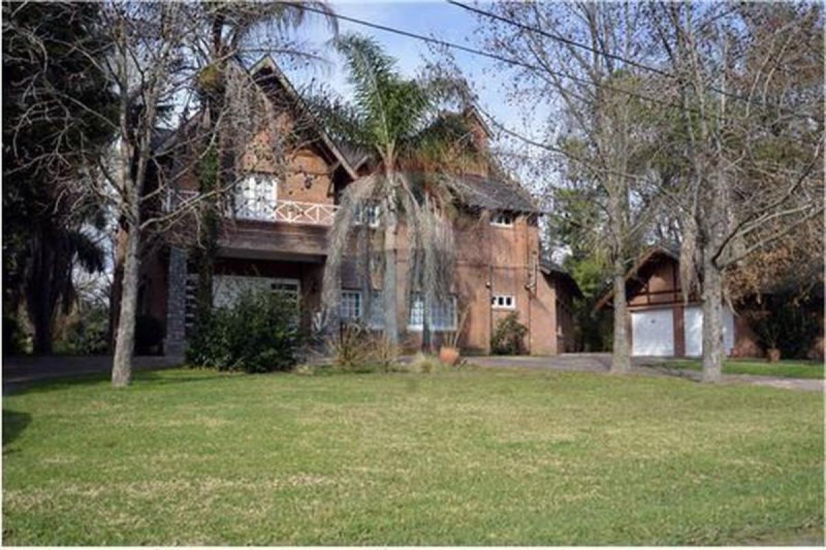 6 bedrooms House in Moreno, Argentina No. 12711