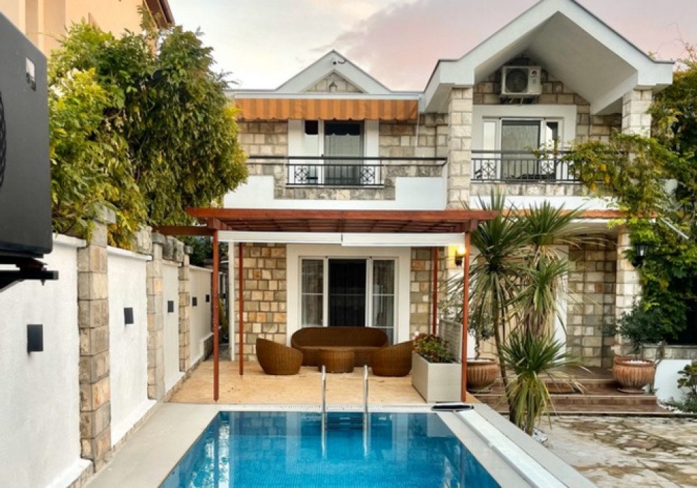 4 bedrooms House in Tivat, Montenegro No. 1818