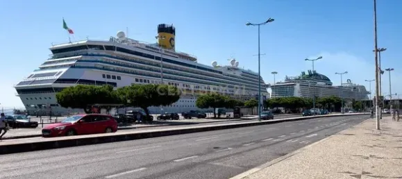 168m² Commercial property in Lisbon, Portugal No. 98986 3