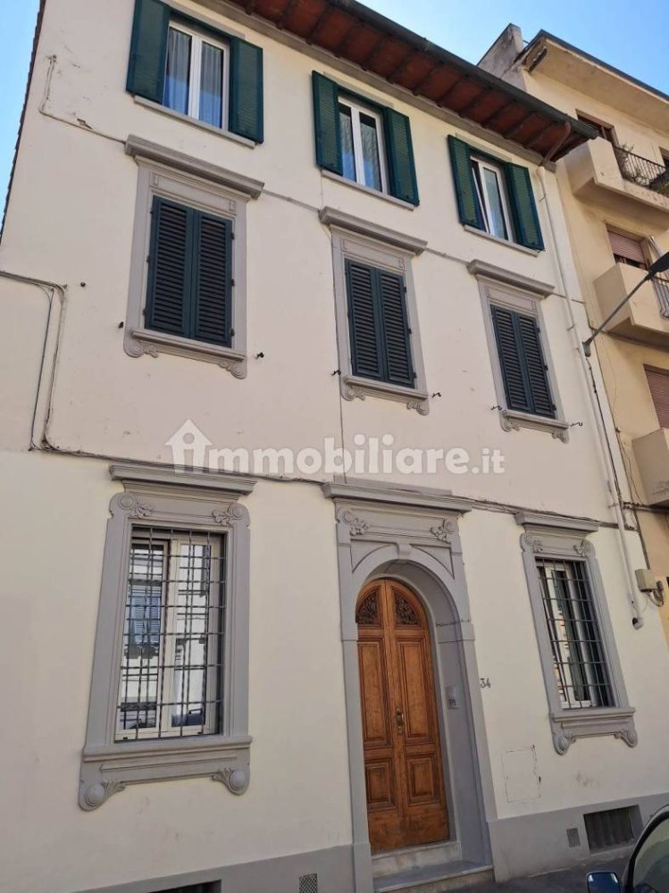 2 bedrooms Apartment in Florence, Italy No. 208819