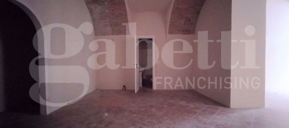 70m² Commercial property in L'Aquila, Italy No. 8916 10