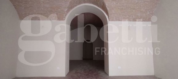 70m² Commercial property in L'Aquila, Italy No. 8916 11