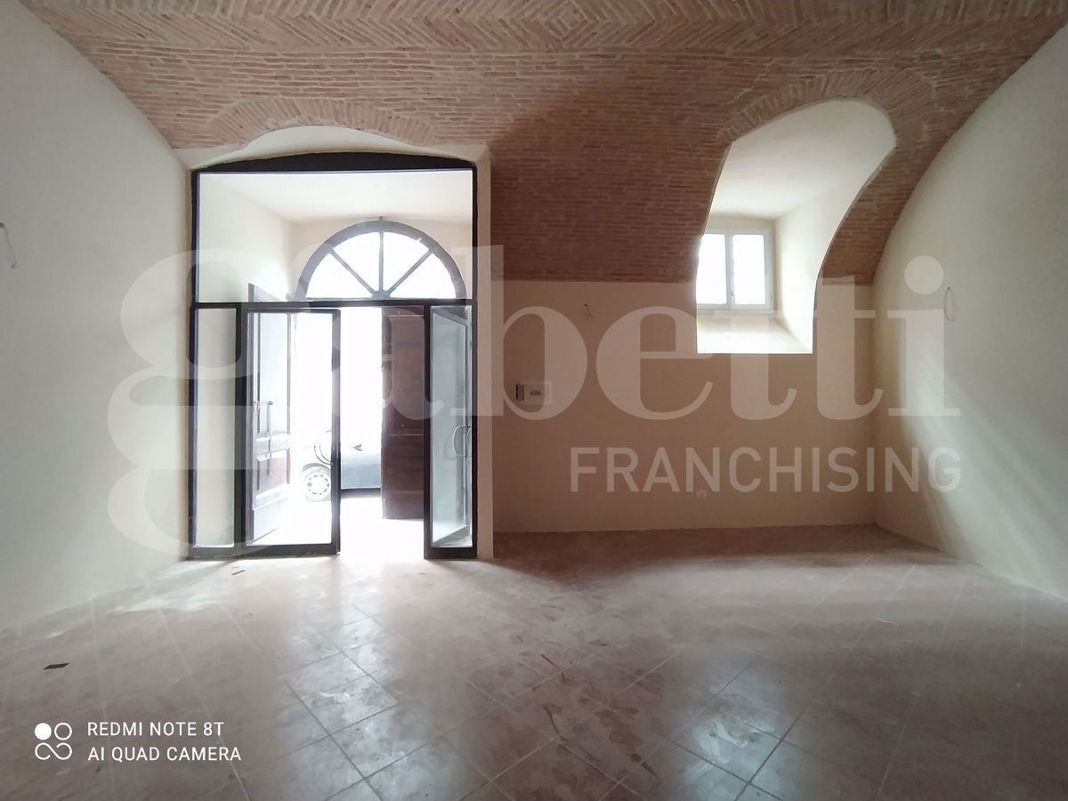 70m² Commercial property in L'Aquila, Italy No. 8916
