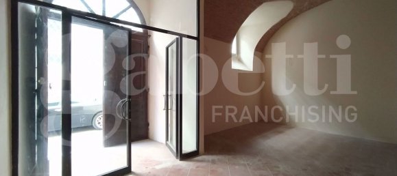 70m² Commercial property in L'Aquila, Italy No. 8916 2