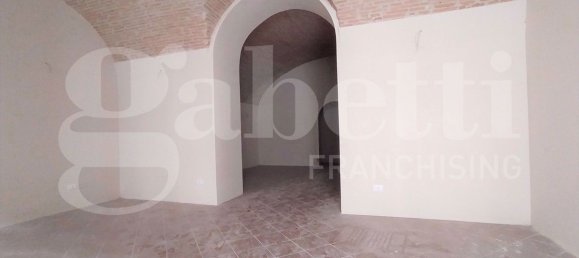 70m² Commercial property in L'Aquila, Italy No. 8916 13