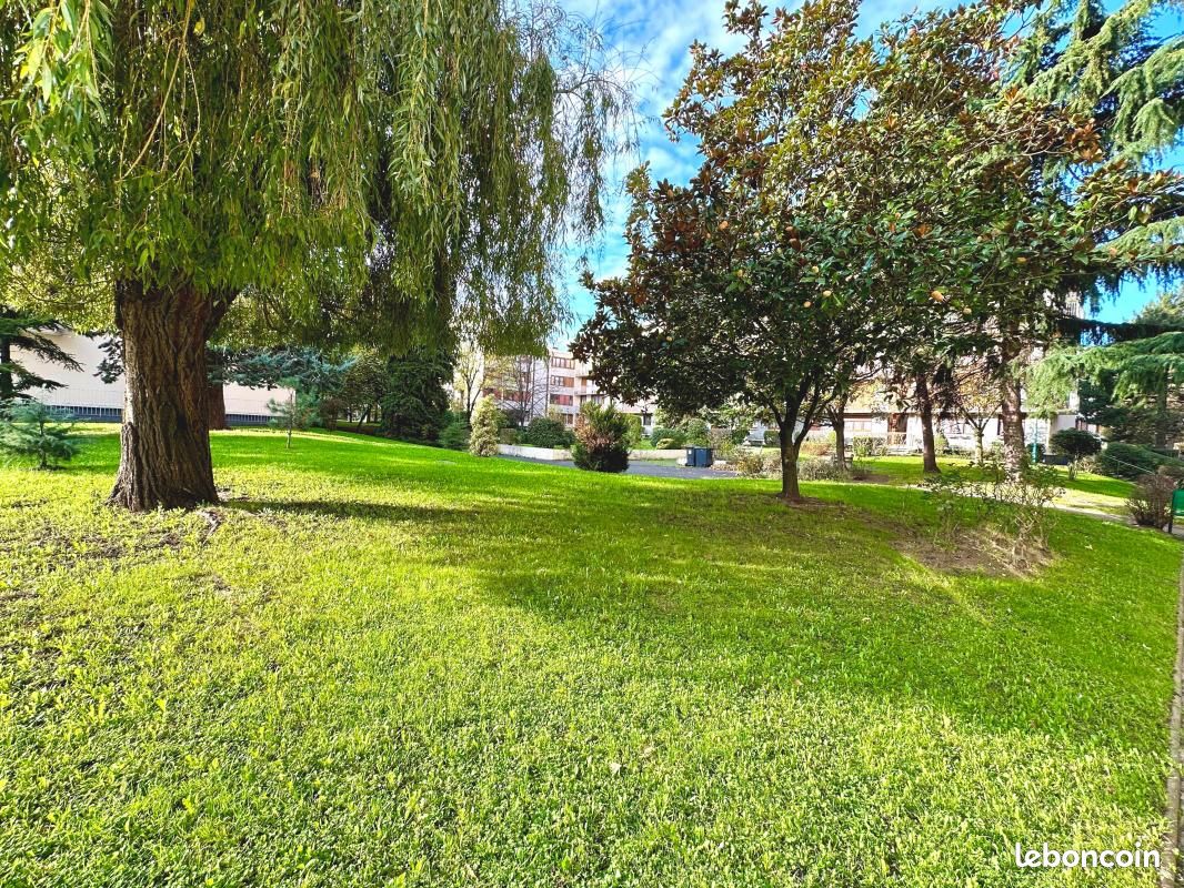 2 bedrooms Apartment in Epinay-sur-Seine, France No. 167664