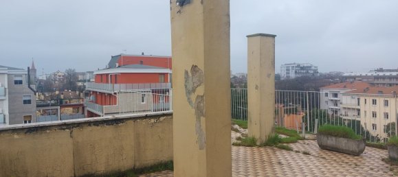 5 rooms Penthouse in Modena, Italy No. 23782 9