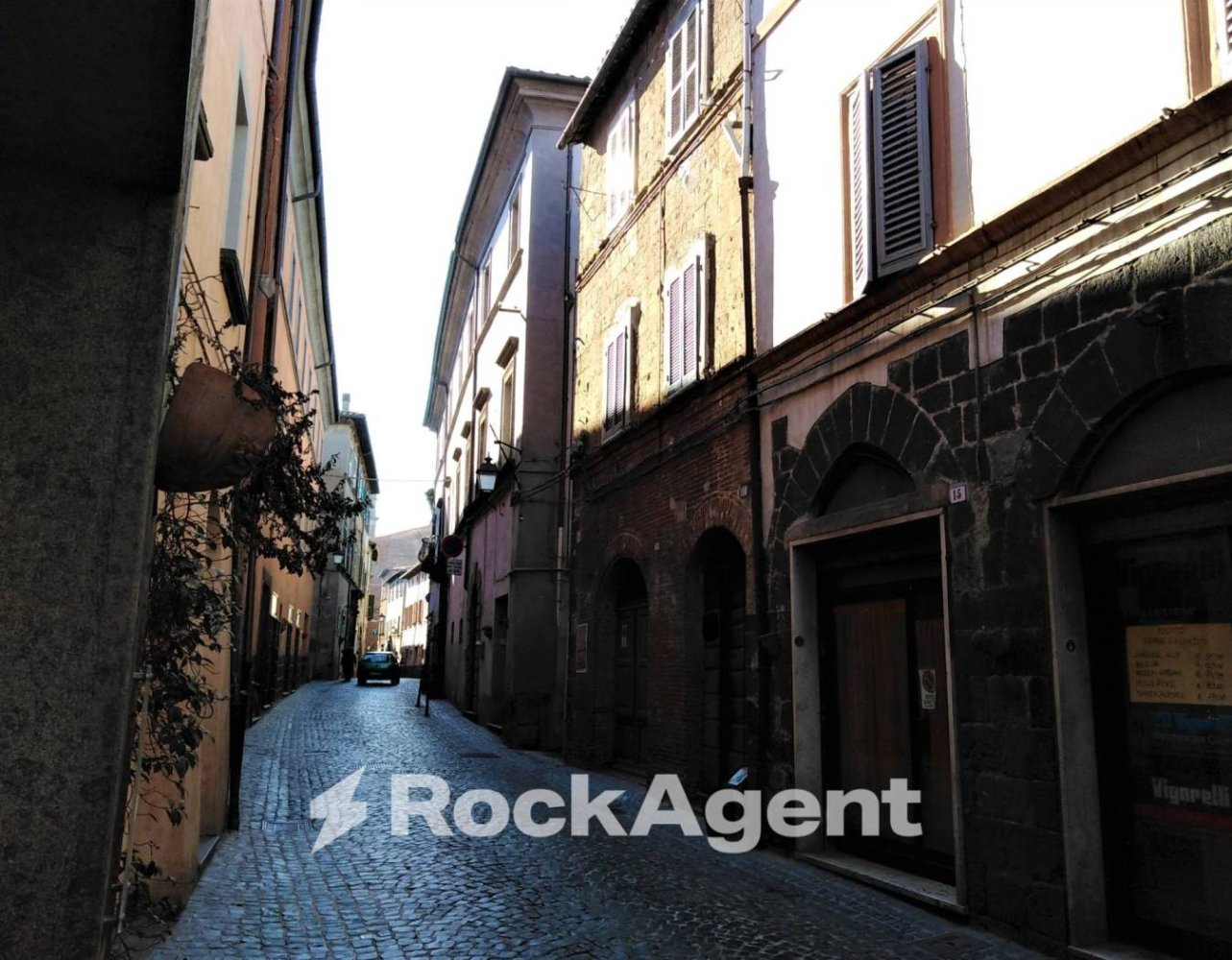 4 bedrooms Apartment in Acquapendente, Italy No. 304893