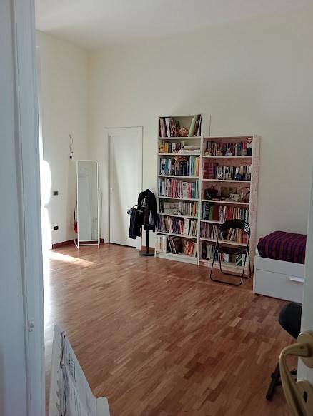 4 rooms Apartment in Naples, Italy No. 14633