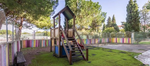 337m² Commercial property in Almada, Portugal No. 236215 4